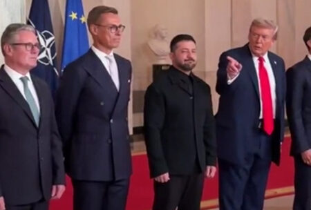 Фотосессия в Белом доме под портретом Трампа и его шутка