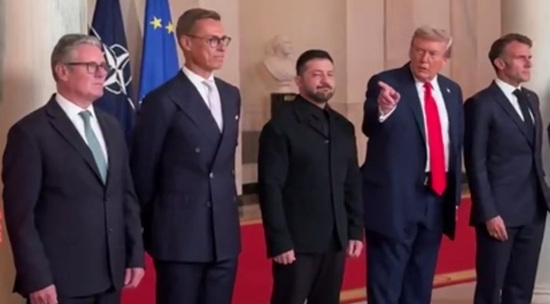 Preview Фотосессия в Белом доме под портретом Трампа и его шутка
