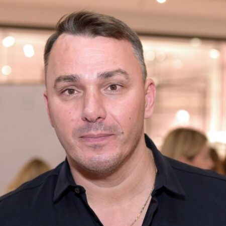 Кирилл Андреев: От сцены к ледовой арене