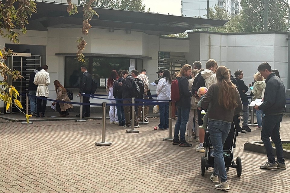 Preview Ажиотаж у японского посольства: россияне спешат получить визы