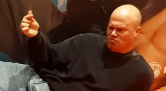 Preview Актёр Андрей Пынзару устроил эффектную фотосессию на премьере фильма