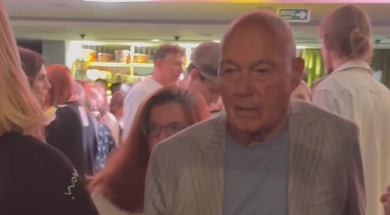 Preview 91-летний Познер удивил в кинотеатре